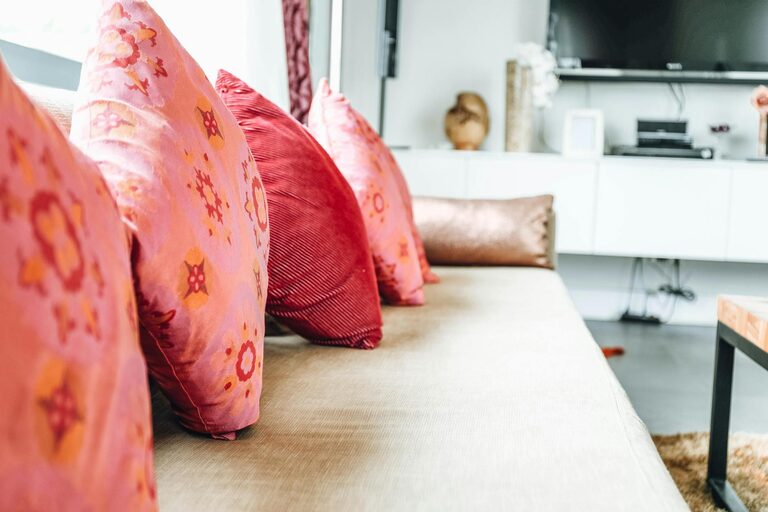 Tips for Creating a Cosy and Inviting Living Room on a Budget